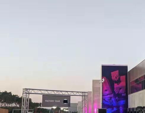 特斯拉繼續用令人驚嘆的涂鴉藝術裝飾柏林工廠,新的涂鴉被發現
